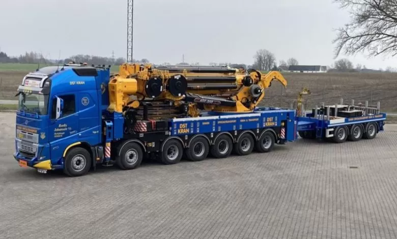 Automacara Volvo FH16 14x4 cu balast pe remorcă cu 3 axe 1 Automacara Volvo FH16 14x4 cu balast pe remorcă cu 3 axe