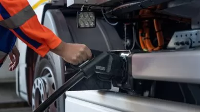 PE adoptă obiectivele mai stricte de emisii de CO2 pentru camioane și autobuze