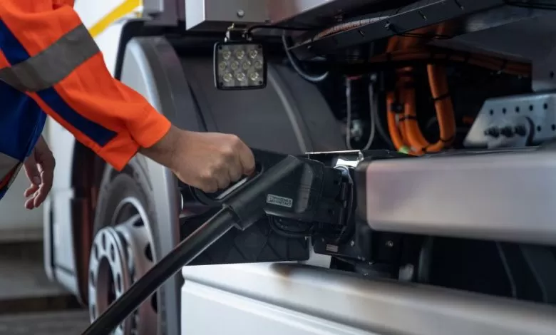 PE adoptă obiectivele mai stricte de emisii de CO2 pentru camioane și autobuze