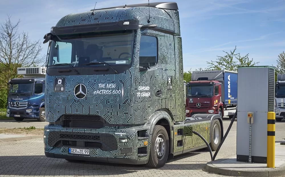 Mercedes-Benz Trucks a testat cu succes încărcarea la 1.000 kW
