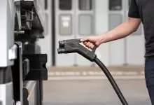 Mercedes-Benz Trucks oferă acum și stații de încărcare