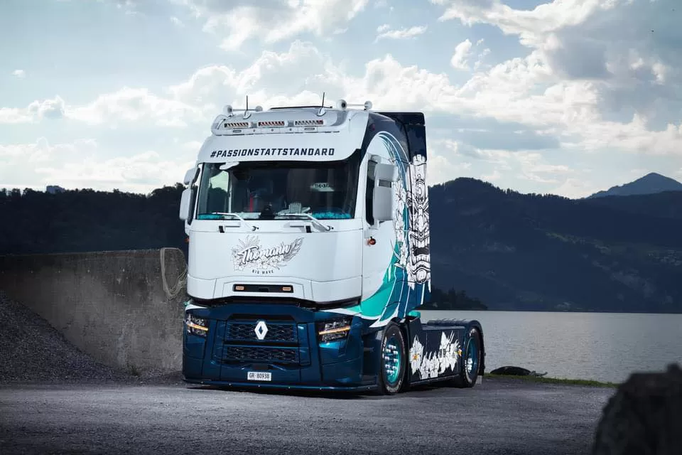 Volvo FH 500 "Outliner", noul camion de show realizat de Thomann 9 289149720 5255259124512613 6897554596635707610 n 1