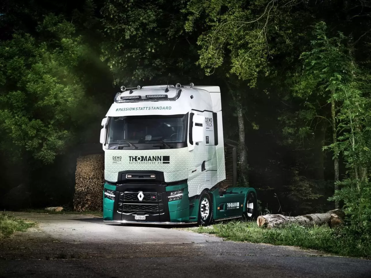 Volvo FH 500 "Outliner", noul camion de show realizat de Thomann 7 355132375 747259440735157 3180333730733755389 n