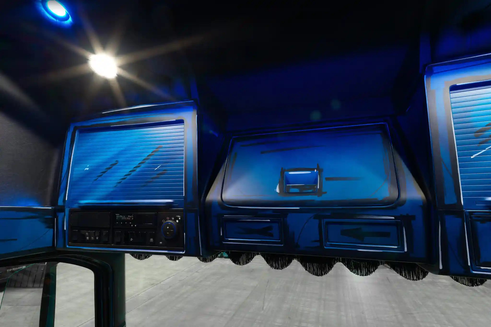 Volvo FH 500 "Outliner", noul camion de show realizat de Thomann 4 camion de show Thormann Volvo 2