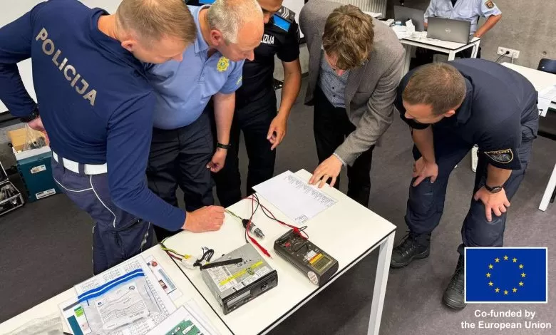 ROADPOL învață inspectorii din UE să descopere fraudele la tahografe