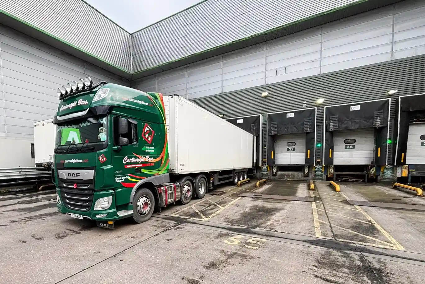 Marea Britanie: Companie de transport intrată în insolvență după 80 de ani de activitate