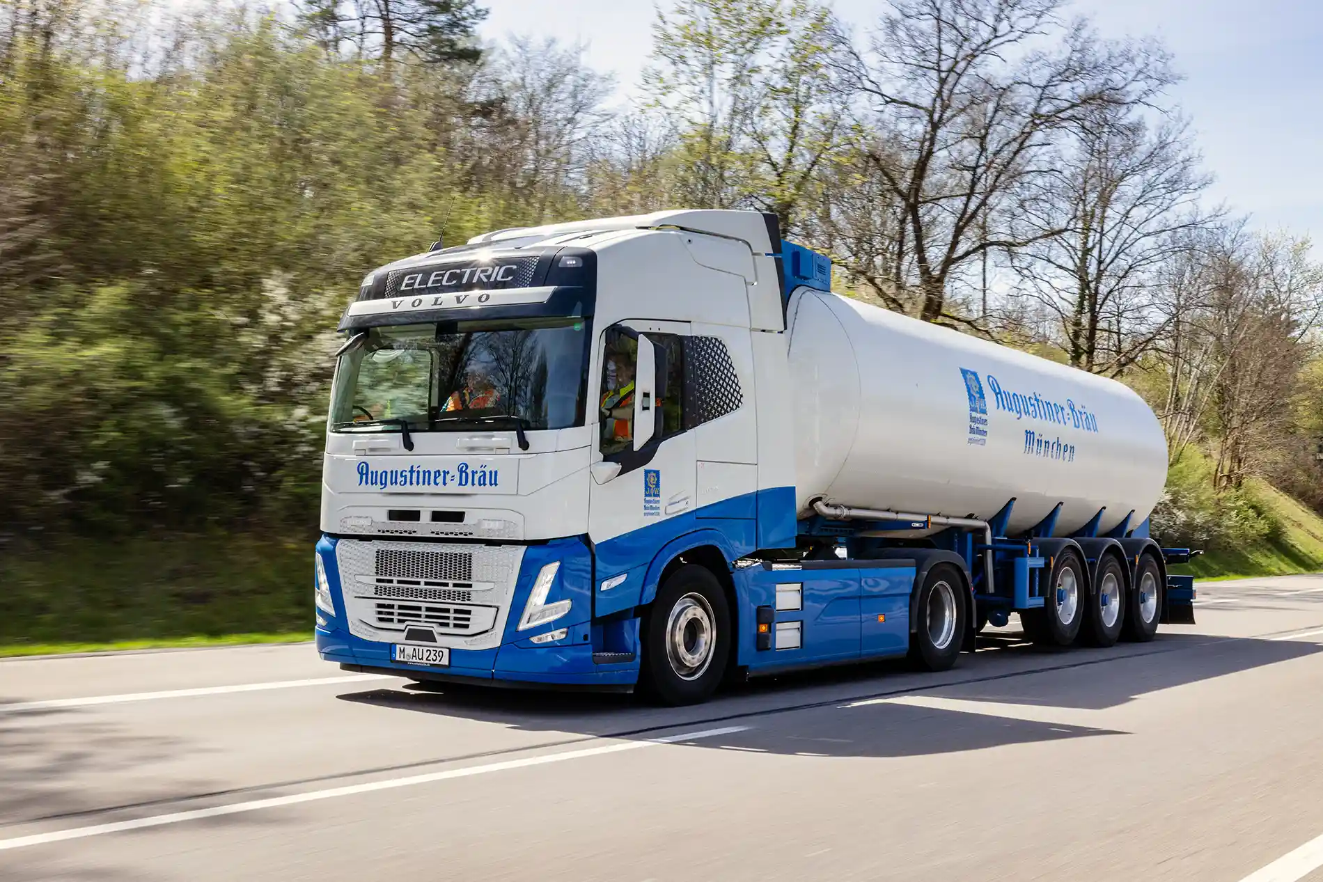 Camioanele electrice Volvo folosite în logistica berii