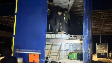 Migranți ascunși în două camioane depistați la Nădlac