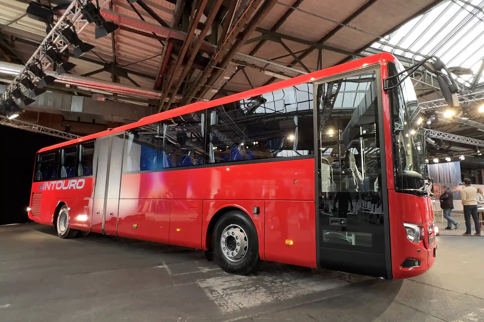 Noul autobuz interurban electric Mercedes-Benz eIntouro