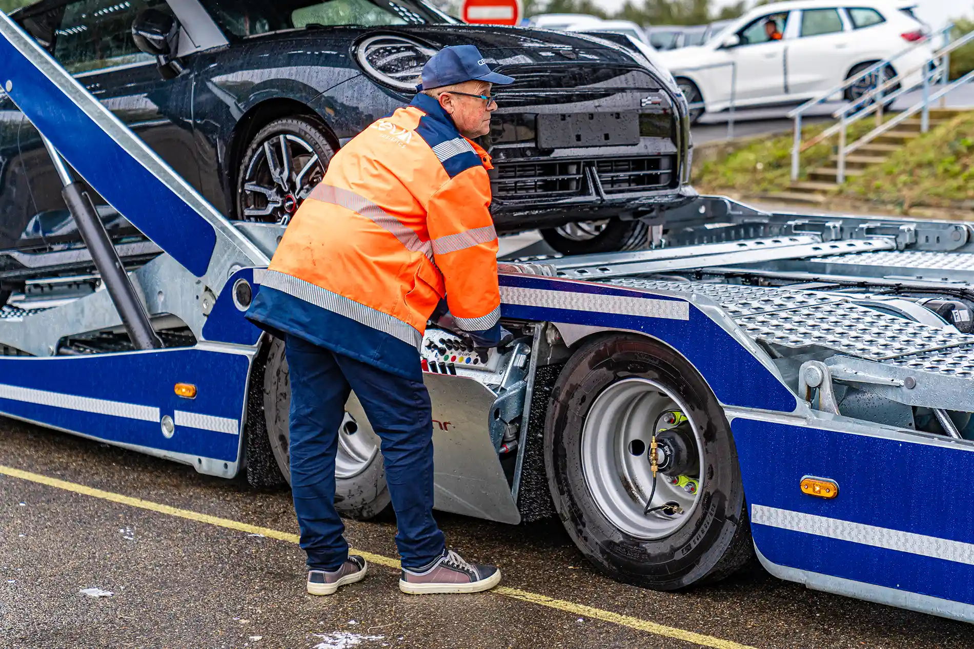 Transportor auto electric folosit pentru livrarea de automobile BMW și MINI 3 Transportor auto electric folosit pentru livrarea de automobile BMW și MINI