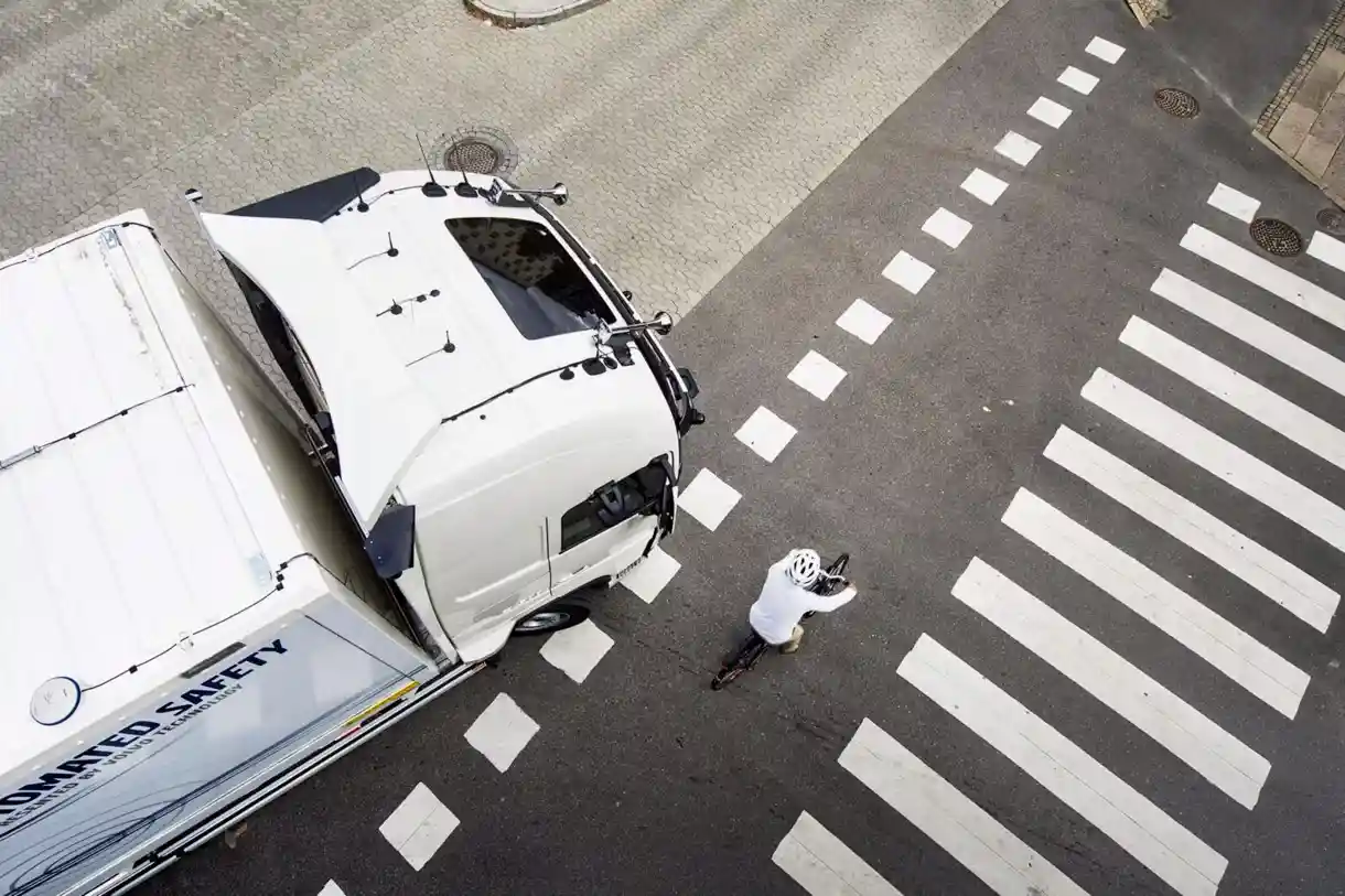 Volvo Trucks introduce două noi sisteme de siguranță