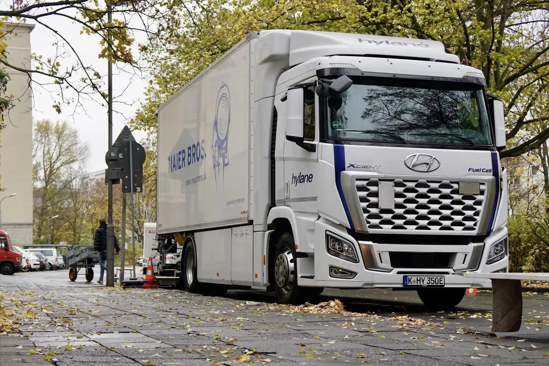 Camion cu hidrogen utilizat în logistica producției de film
