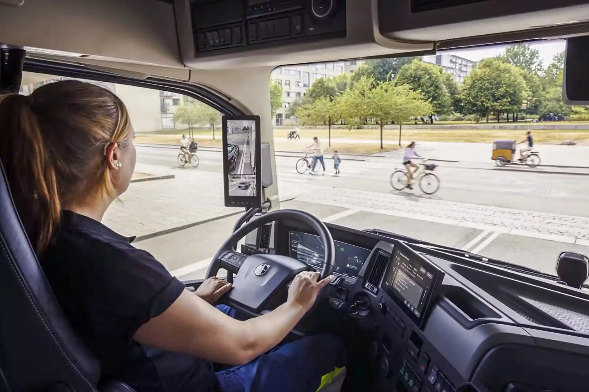 Volvo Trucks introduce două noi sisteme de siguranță