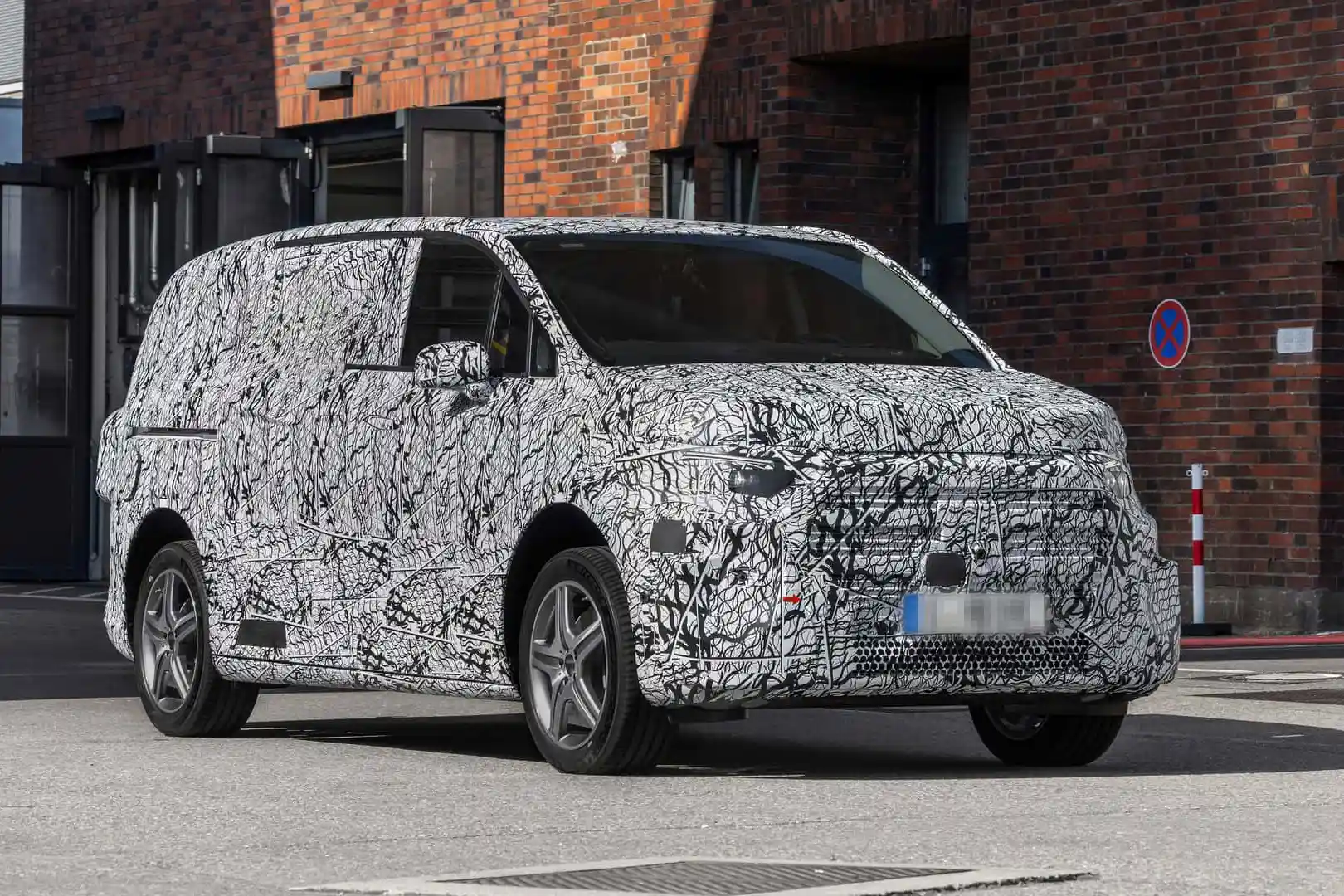 Teaser al viitoarei generații de autoutilitare electrice Mercedes-Benz 3 Teaser al viitoarei generații de autoutilitare electrice Mercedes-Benz