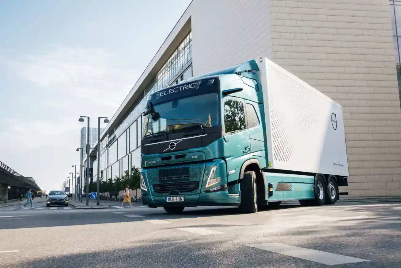 Volvo Trucks, liderul pieței de camioane grele din Europa în 2024 3 Volvo Trucks, liderul pieței de camioane grele din Europa în 2024