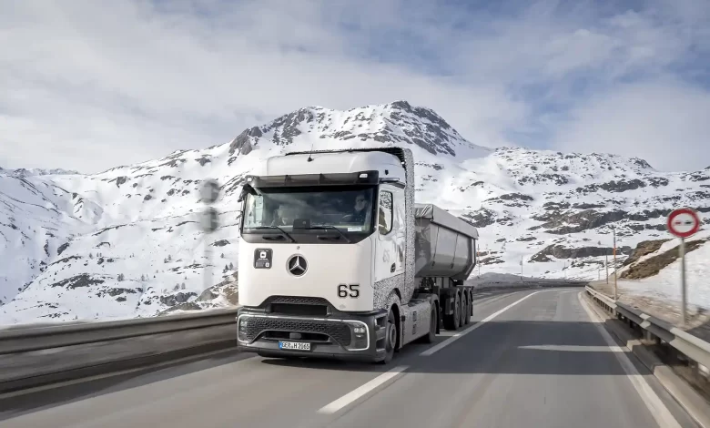 Daimler a testat primele prototipuri de camioane pe hidrogen în Alpii elvețieni 1 Daimler a testat primele prototipuri de camioane pe hidrogen în Alpii elvețieni