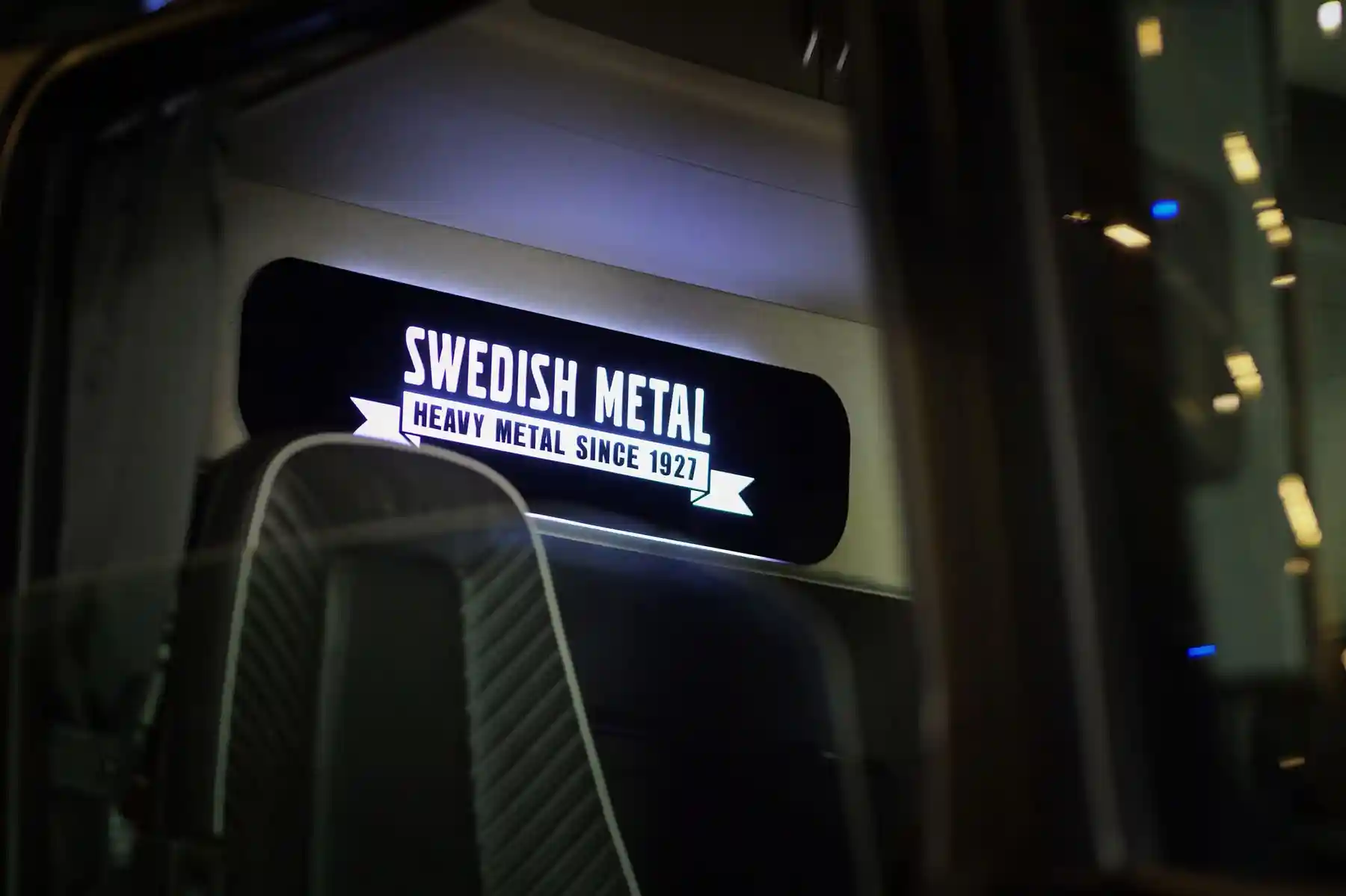 Volvo FH Aero Swedish Metal: ediția specială care combină inginerie de top și cultura rock 3 Volvo FH Aero Swedish Metal editie speciala 4