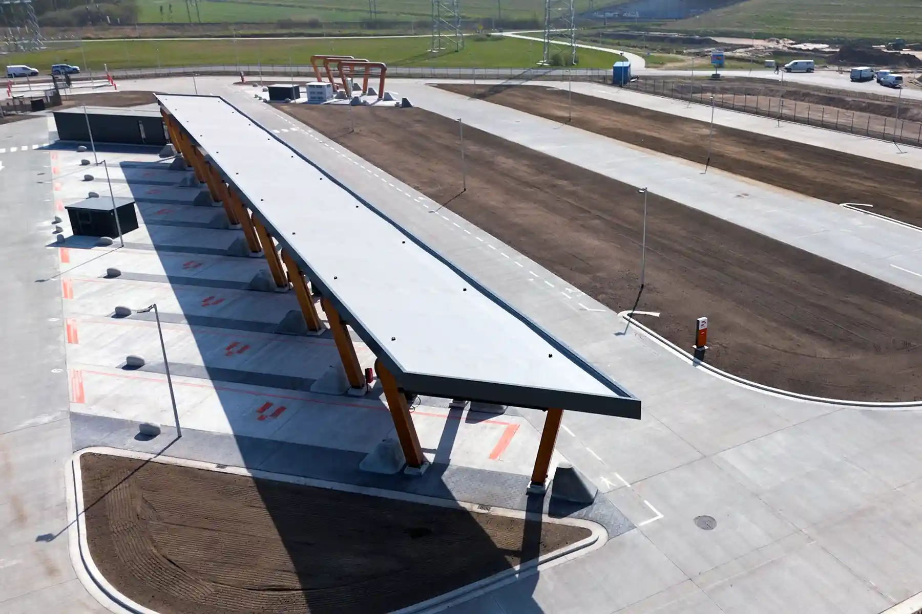 Milence a extins rețeaua olandeză cu un nou hub de încărcare pentru camioane electrice