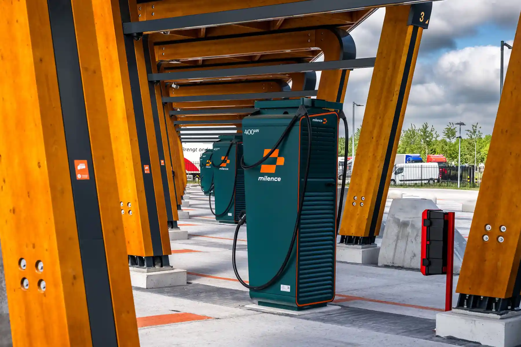 Milence a extins rețeaua olandeză cu un nou hub de încărcare pentru camioane electrice