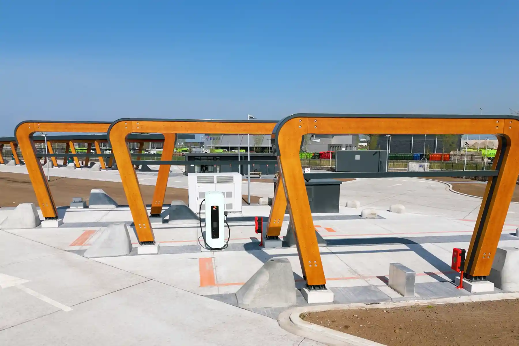 Milence a extins rețeaua olandeză cu un nou hub de încărcare pentru camioane electrice