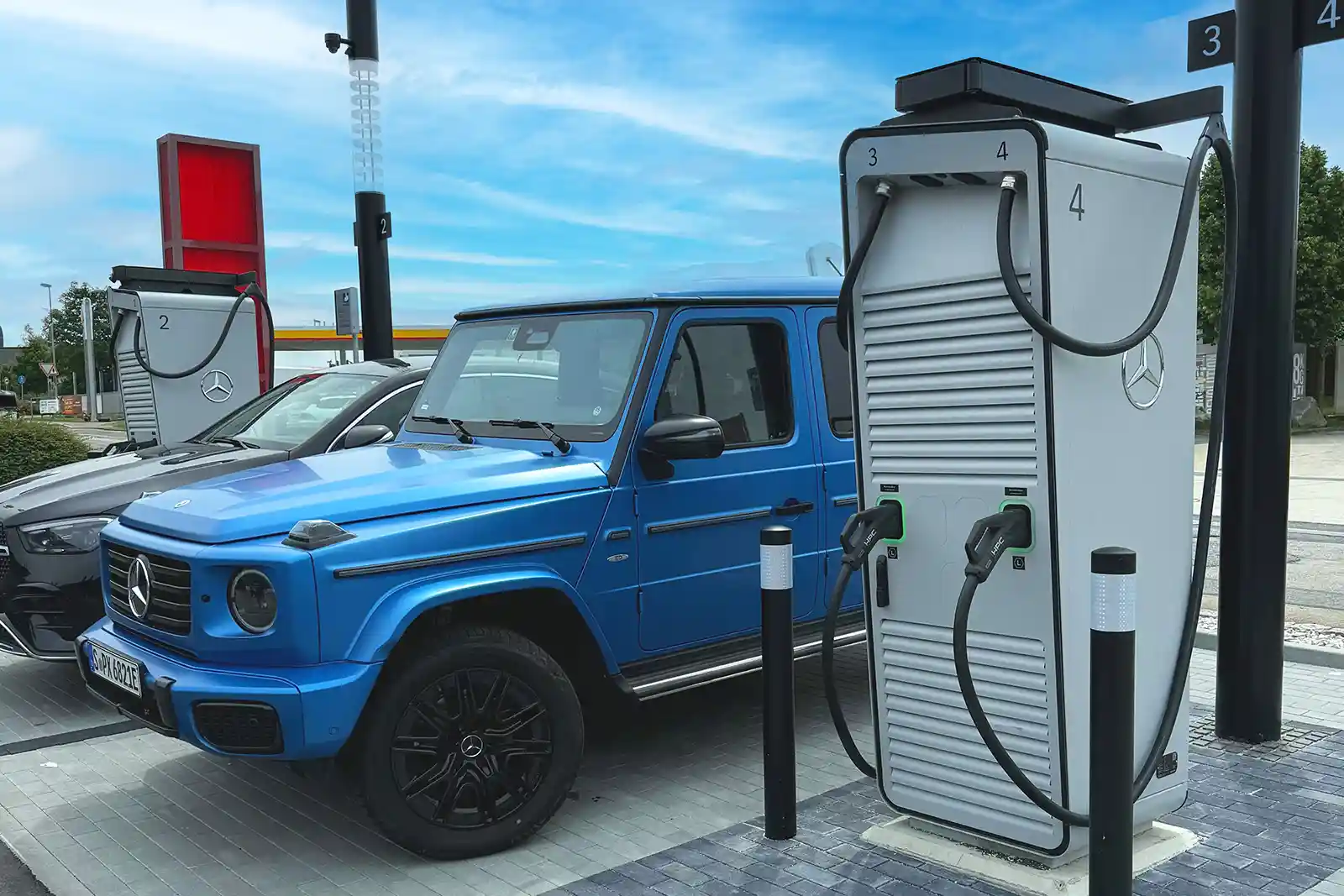 Mercedes-Benz pune bazele unei rețele de încărcare pentru mașini electrice