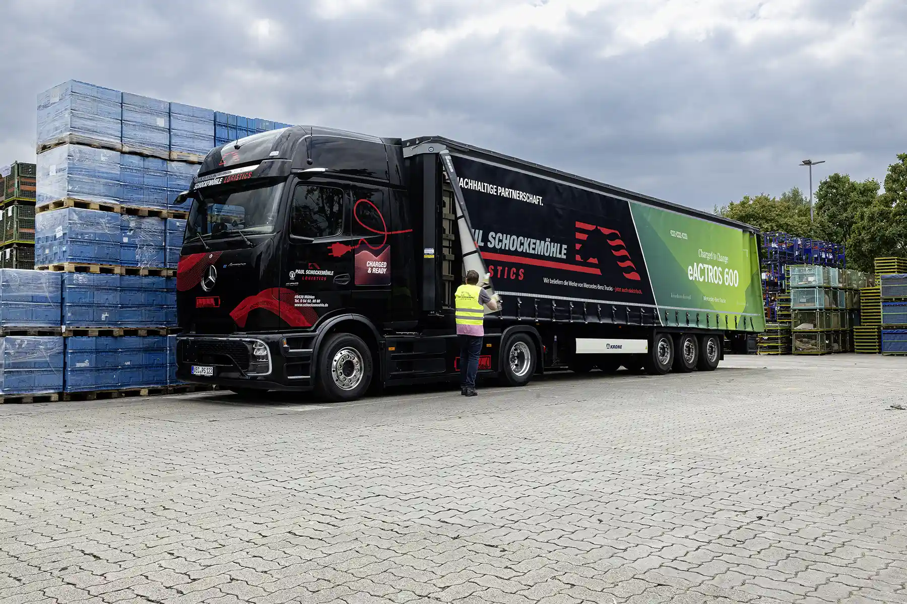 eActros 600 utilizat în logistica de aprovizionare a fabricilor Mercedes-Benz Trucks