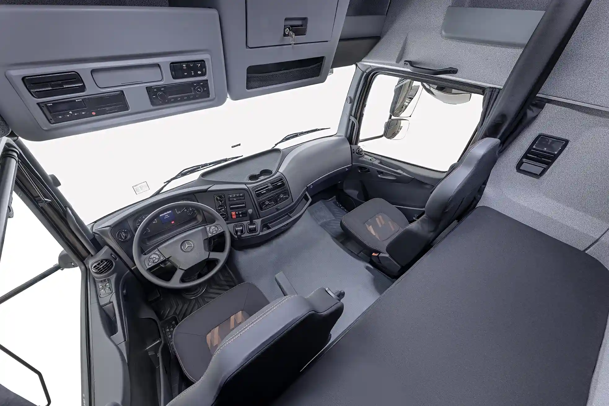 Mercedes-Benz lansează noile Axor 2038 și 2545 Euro VI în Brazilia