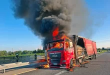 Un camion a ars complet pe A99 din Germania 7 Un camion a ars complet pe A99 din Germania