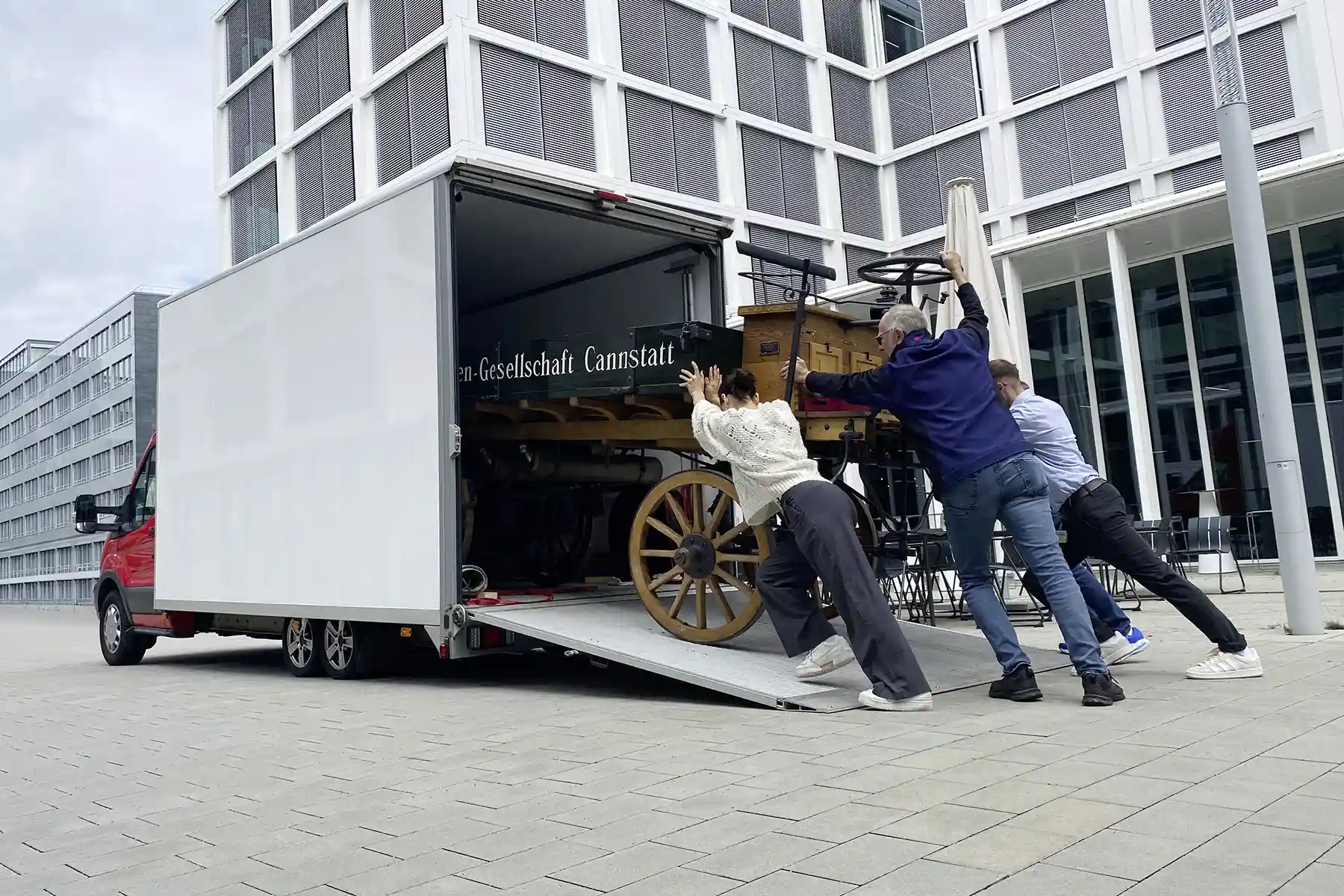 Primul camion din lume, produs de Daimler, va putea fi din nou condus