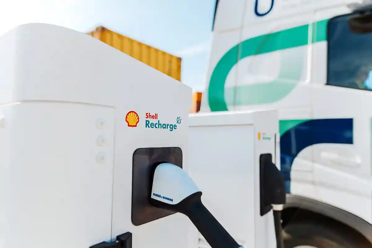 Shell lansează o rețea integrată de încărcare pentru camioane electrice în Europa