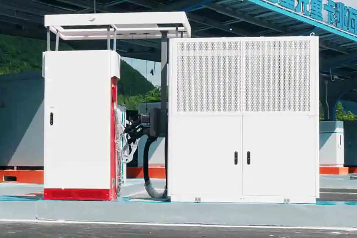 Huawei a inaugurat cel mai mare hub de încărcare pentru camioane electrice din China