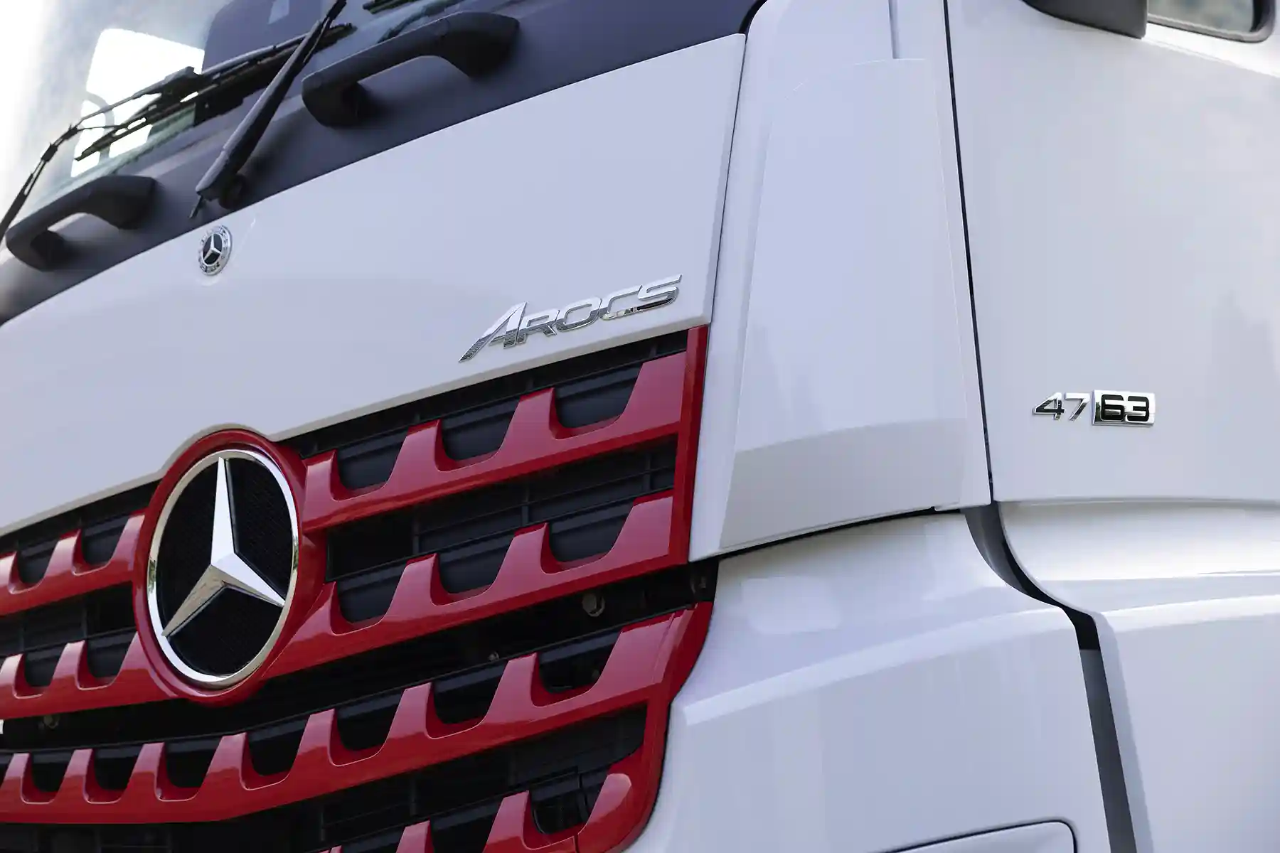 Arocs și Actros pentru transporturi agabaritice lansate oficial în Japonia