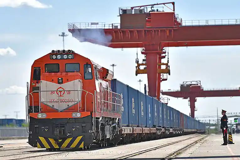 Trenurile cu marfă din China pentru UE, blocate la frontiera Poloniei cu Belarus