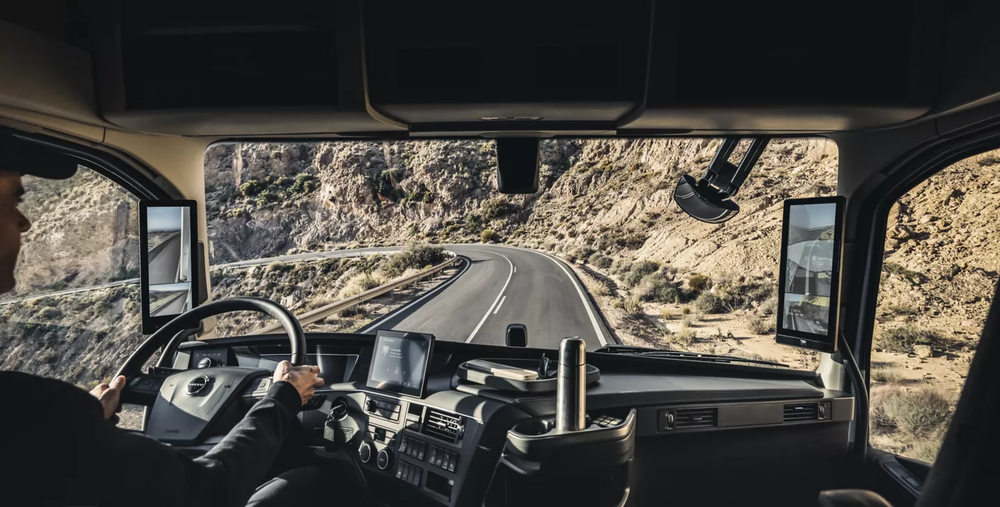 Volvo Trucks introduce noul Driver Alert Support cu cameră de monitorizare a ochilor