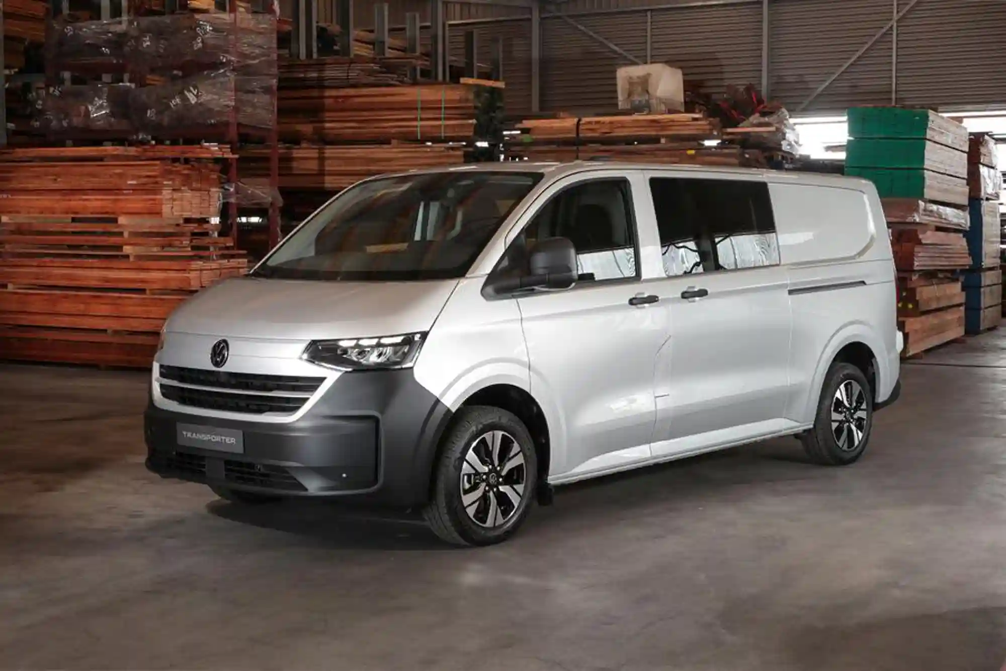 Volkswagen Transporter 2025: mai multe versiuni de caroserie și motorizări