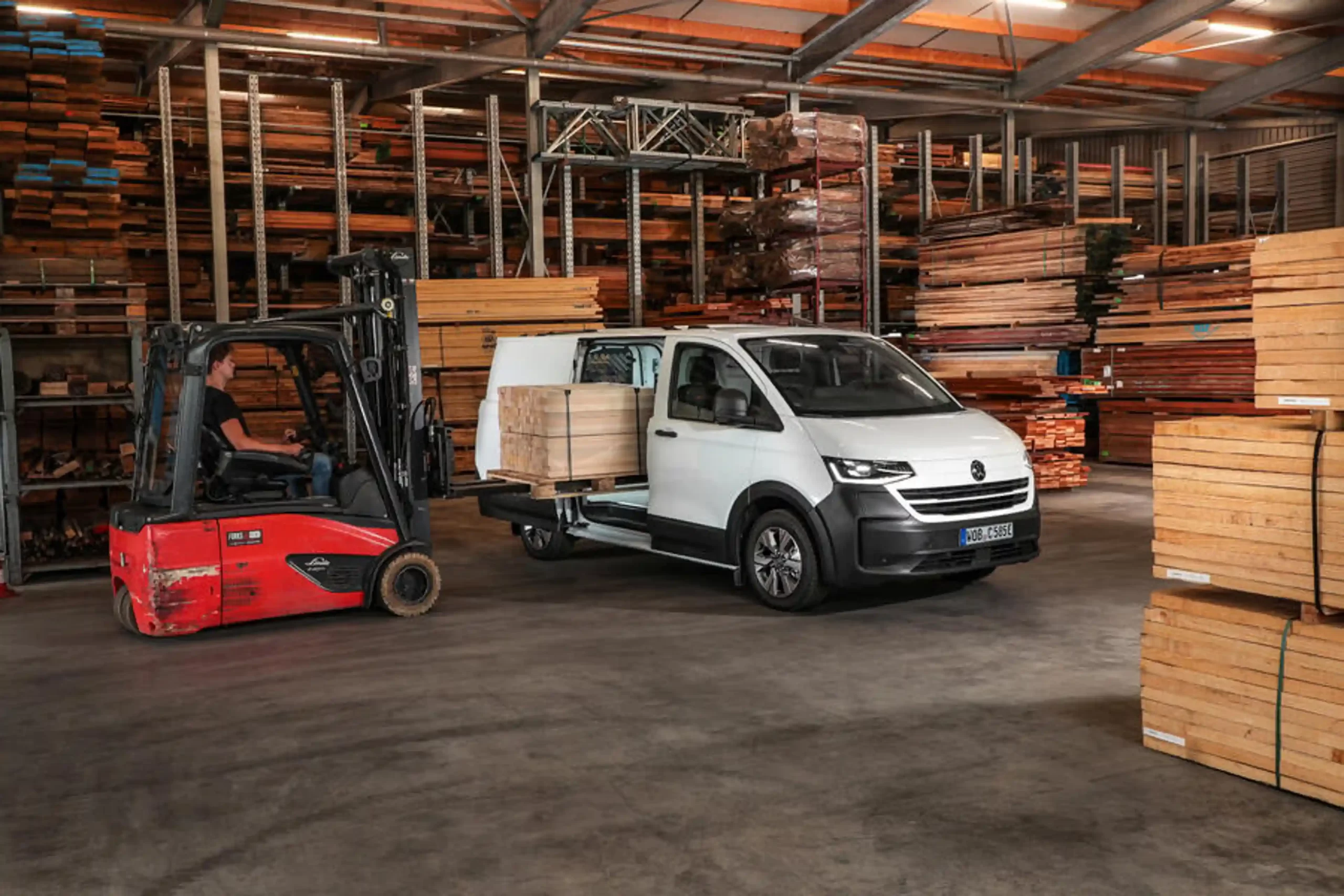 Volkswagen Transporter 2025: mai multe versiuni de caroserie și motorizări