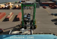 Primul transportor portal de containere pe hidrogen, testat în portul Hamburg