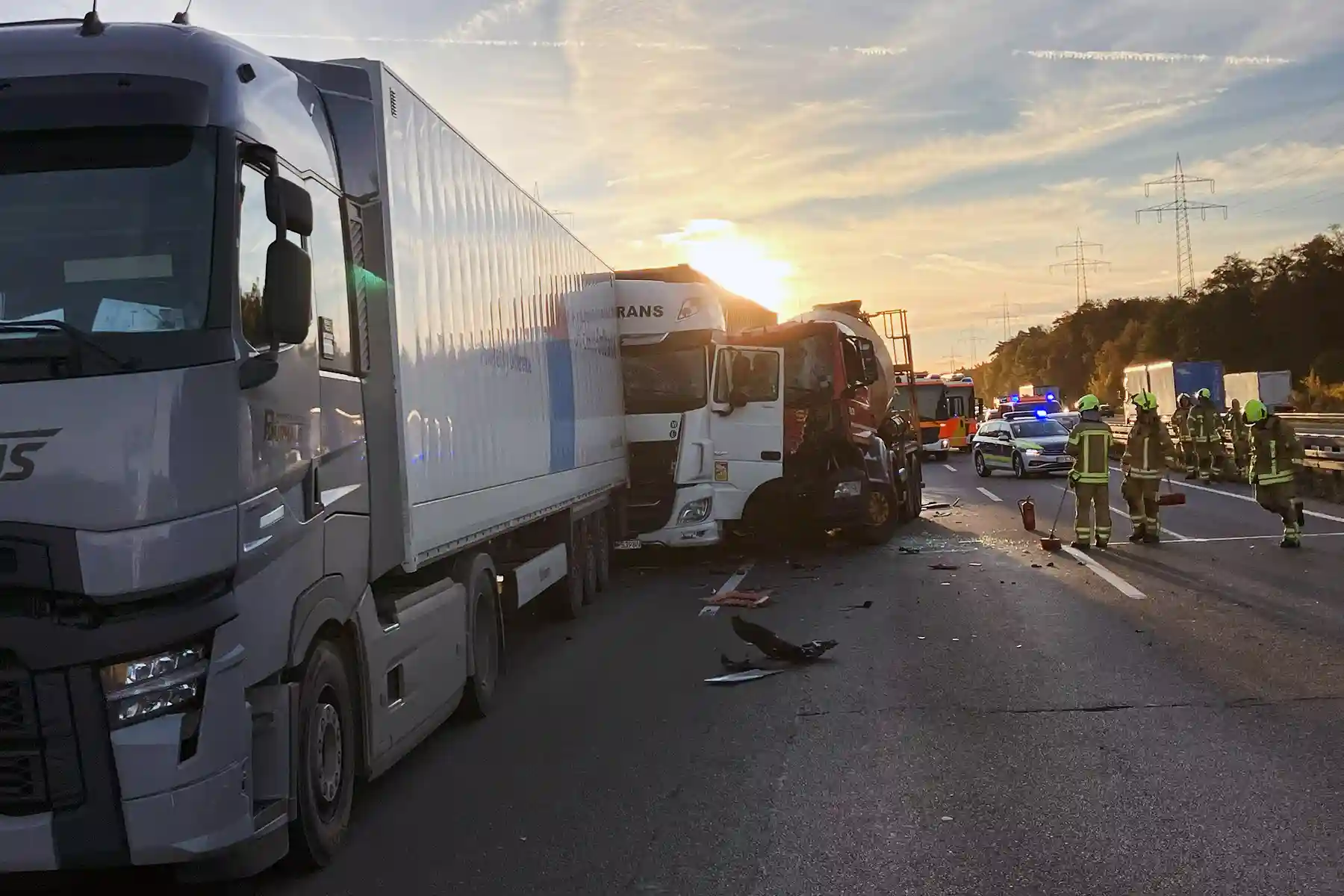 Accident rutier cu trei camioane pe A2, în Germania 2 Accident rutier cu trei camioane pe A2, în Germania