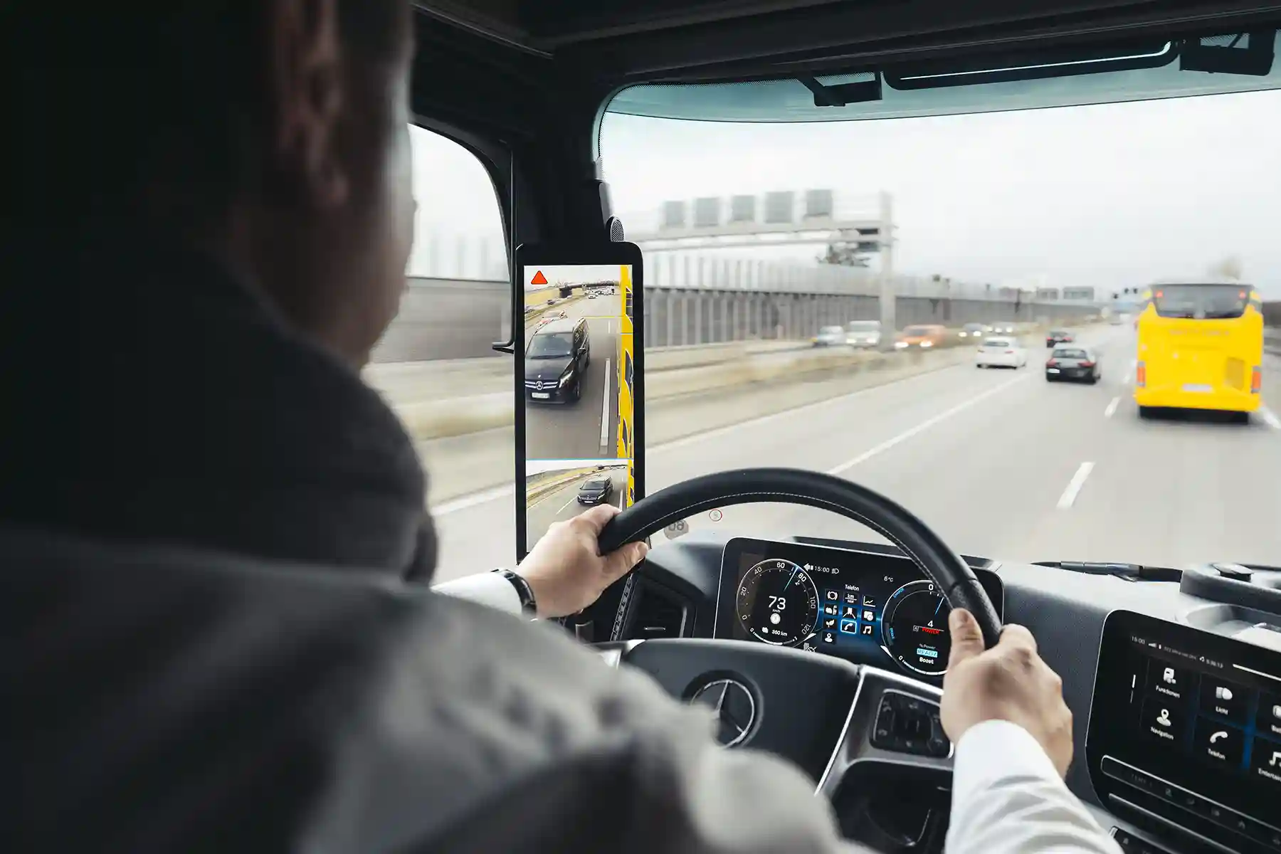 Primul Mercedes-Benz Safety Truck bazat pe un camion electric