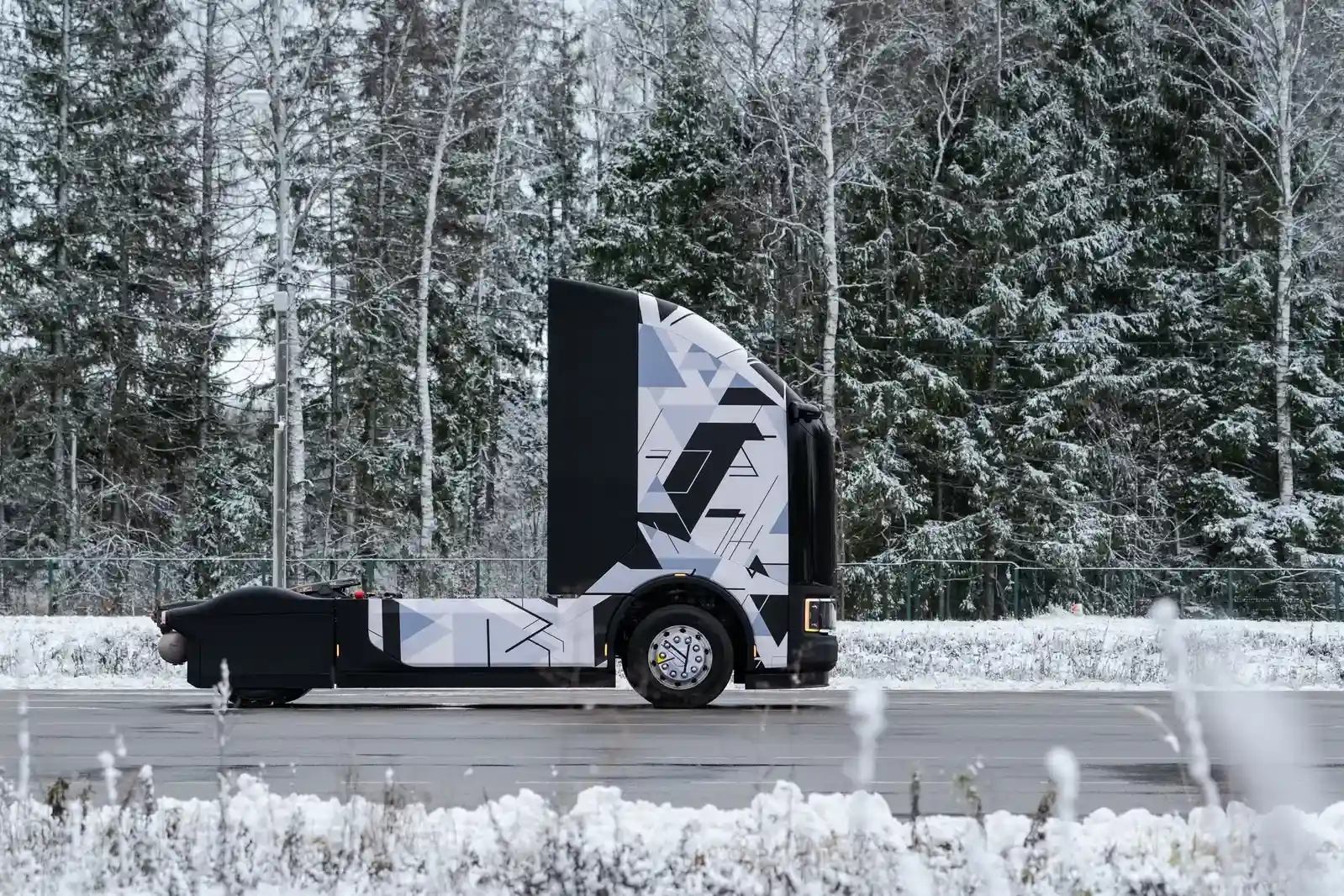 Navio L5, un cap tractor autonom dezvoltat în Rusia