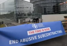 Parlamentul European cere o directivă UE privind subcontractarea forței de muncă