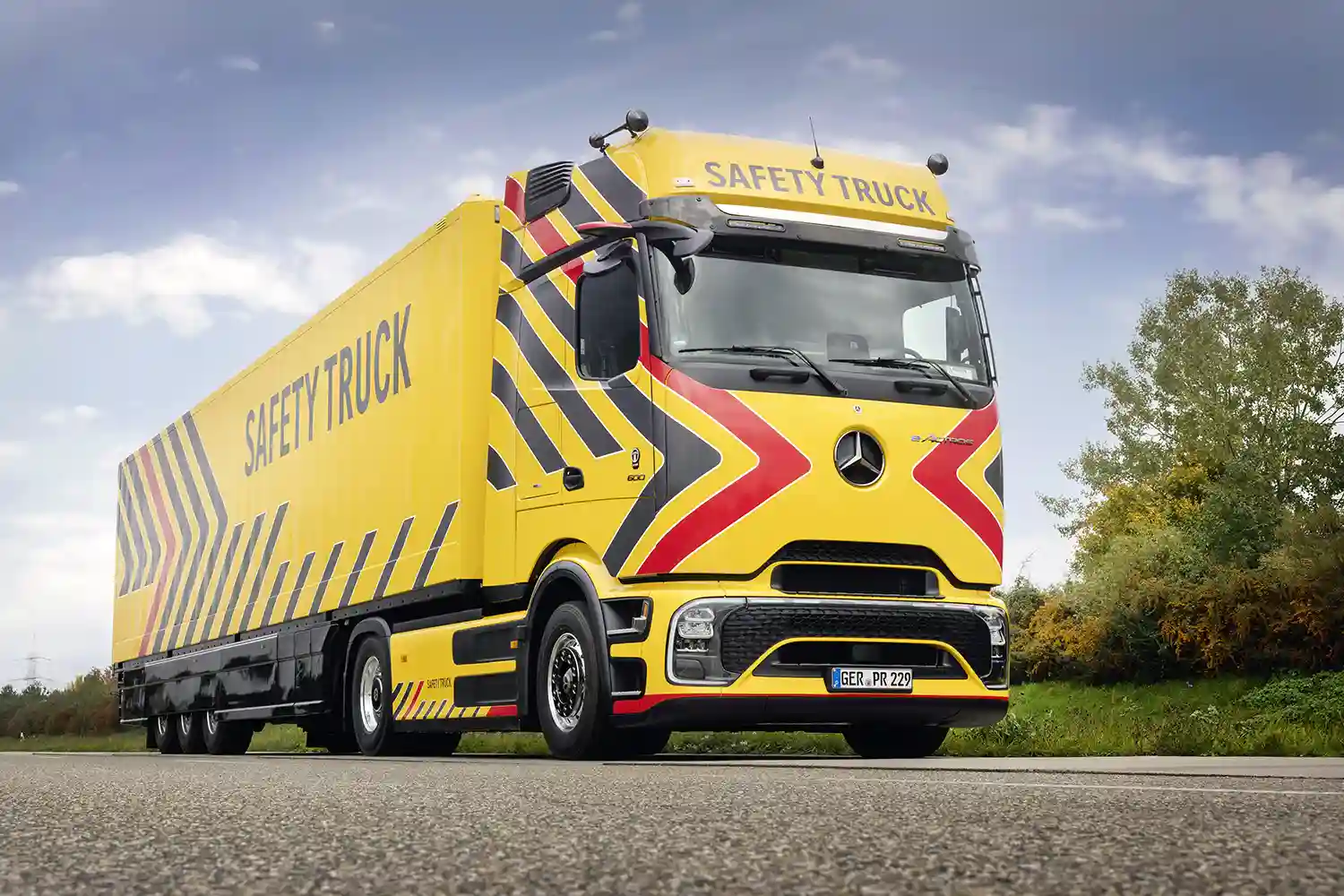 Mercedes-Benz Trucks aniversează 130 de ani la Retro Classics Stuttgart 2026