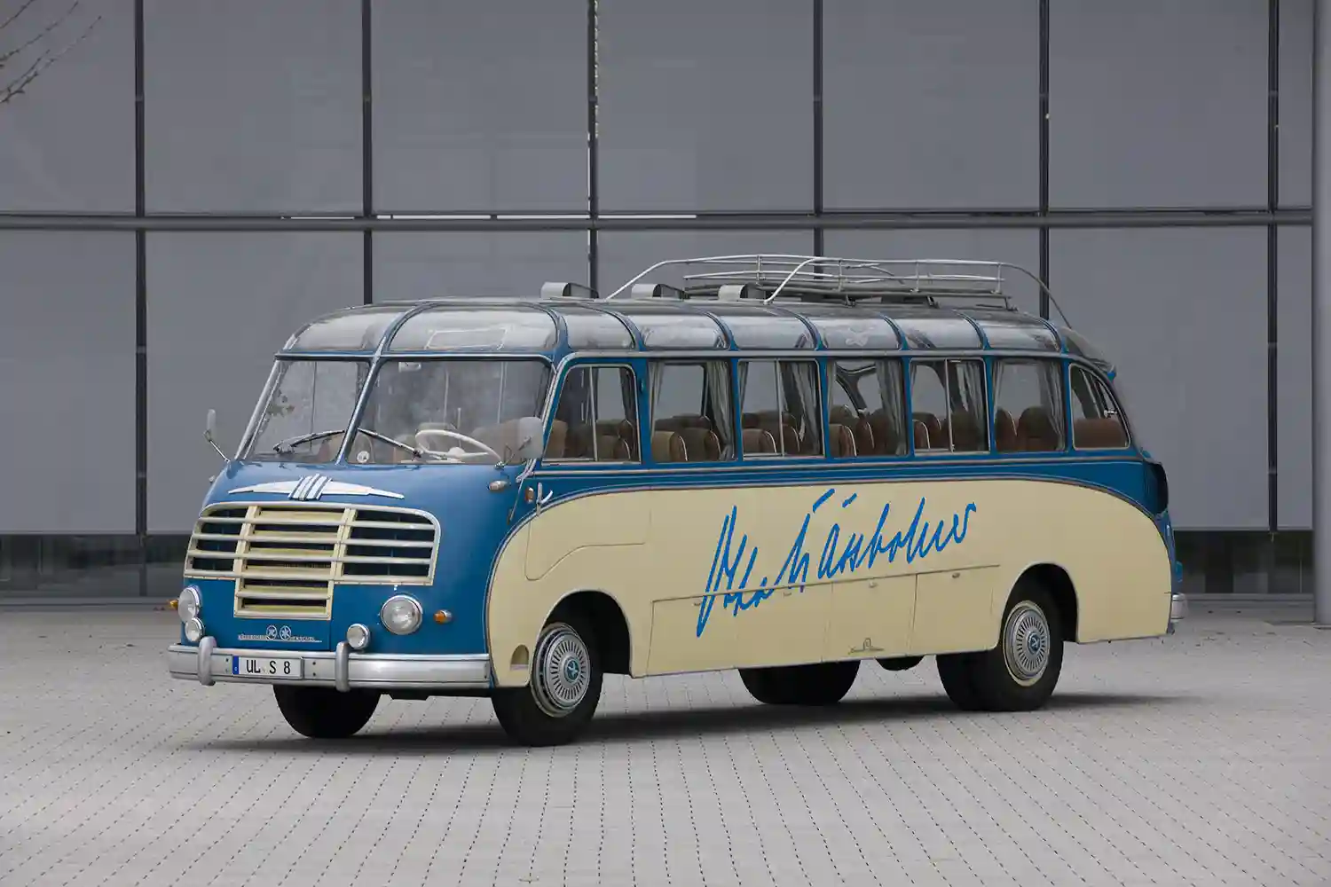 Mercedes-Benz Trucks aniversează 130 de ani la Retro Classics Stuttgart 2026