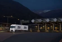 DSV traversează Alpii noaptea folosind camion electric pe ruta Brenner