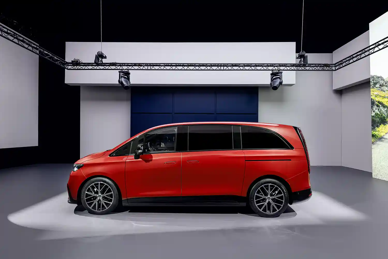 Noul Mercedes-Benz VLE electric: autonomie de peste 700 km