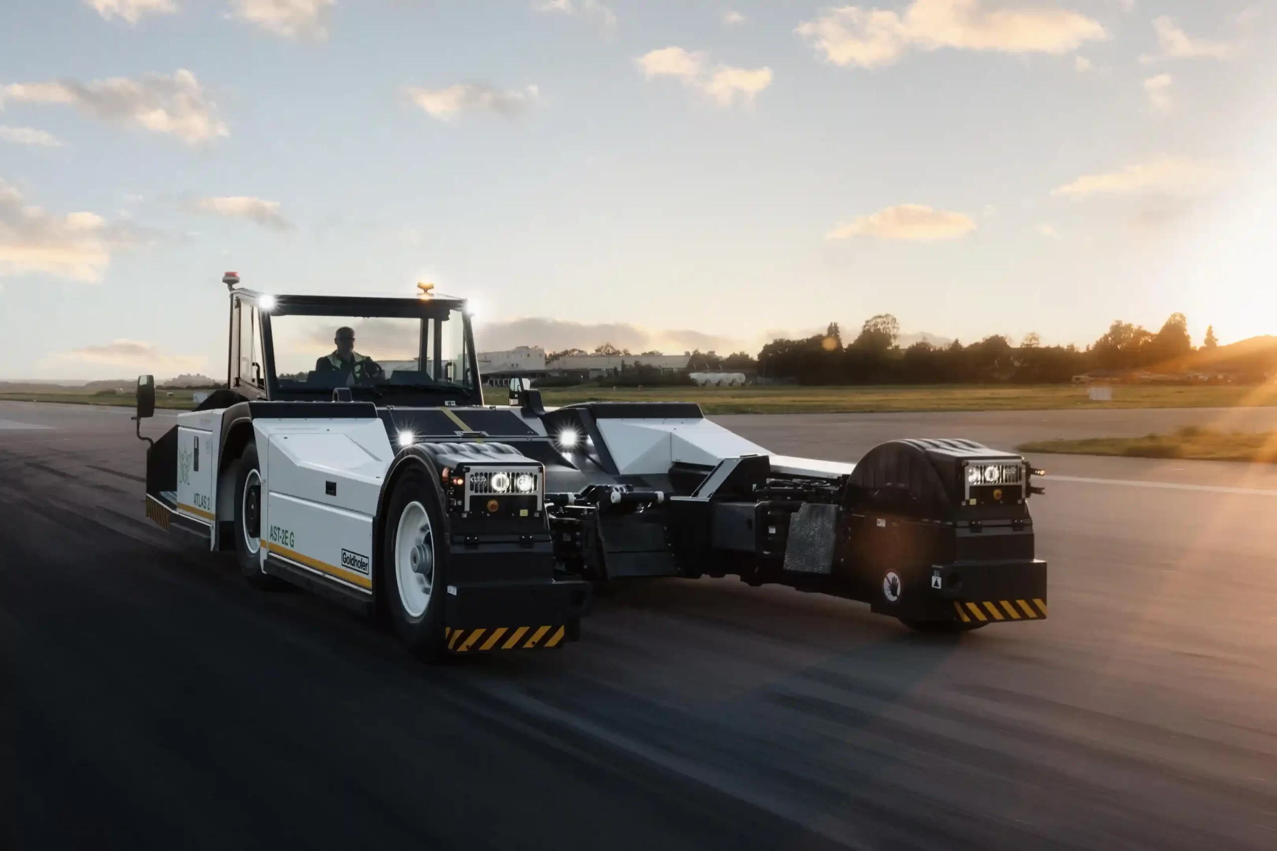 Goldhofer ATLAS 2, un tractor pushback electric pentru operațiuni aeroportuare sustenabile