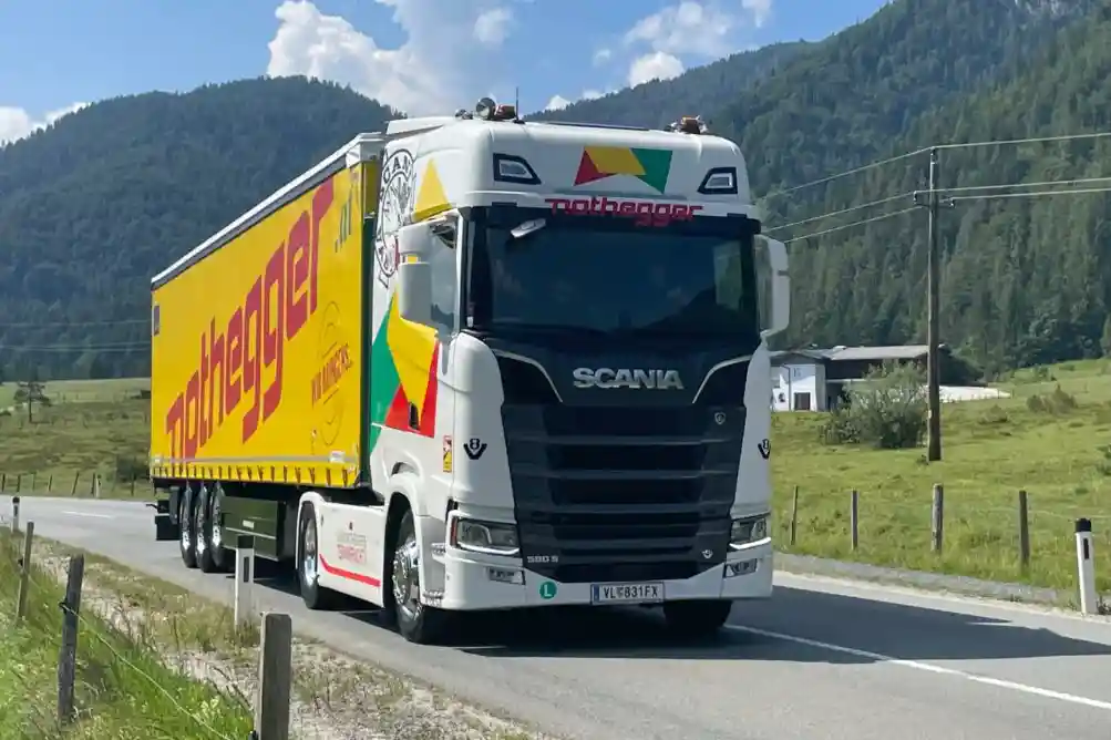 Un cunoscut transportator austriac a intrat în insolvență cu datorii de milioane de euro