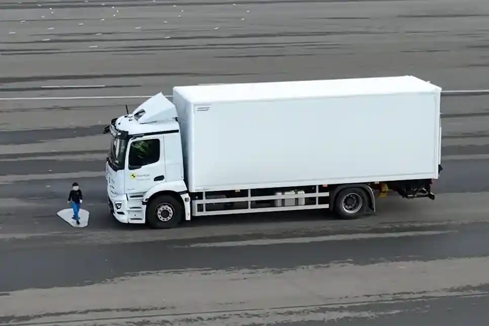 Testele Euro NCAP: Actros 4x2 rigid a obținut 5 stele și certificarea City Safe