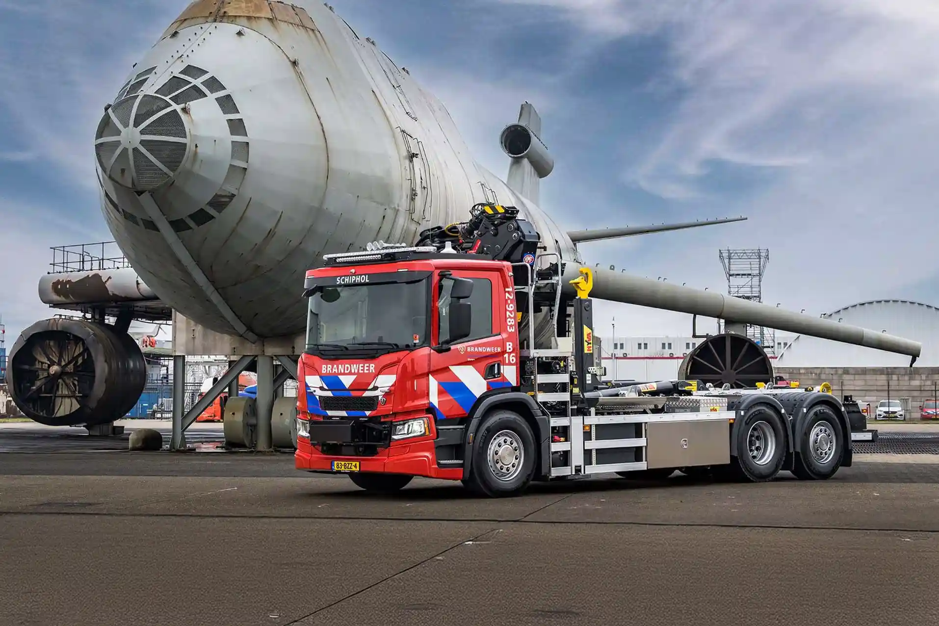 Aeroportul Schiphol a implementat primele autospeciale electrice de pompieri