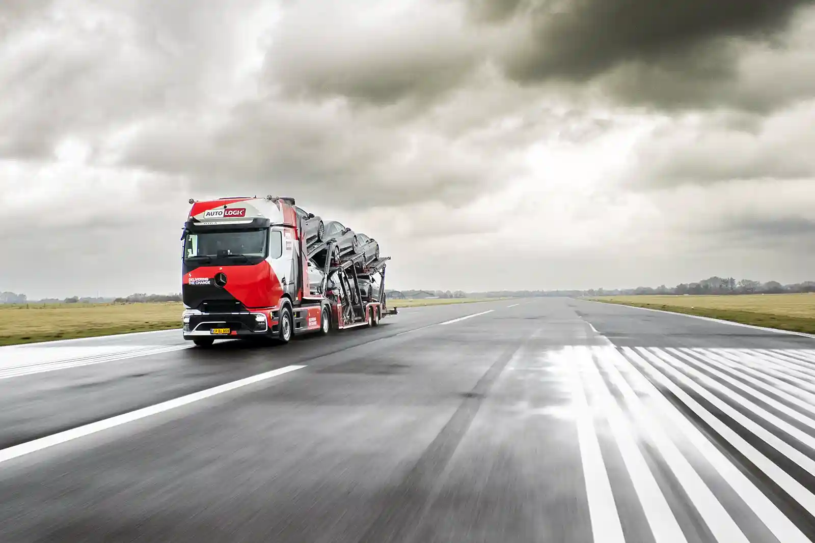 Primul transportor auto electric Mercedes-Benz eActros 600 din Danemarca